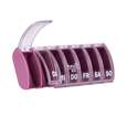 Sie sehen eine Packung APOfit Wochendispenser 1 Dosierer Box flieder, Produktbild: 02 APOfit Wochendispenser 1 Dosierer Box flieder, A-Nr.: 5965038 - 02