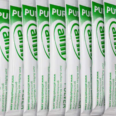 Sie sehen eine Packung all in® PURE WHEY Protein Pulver STICKS (100 x 5 g), Produktbild: 01 all in® PURE WHEY Protein Pulver STICKS (100 x 5 g), A-Nr.: 5882298 - 01